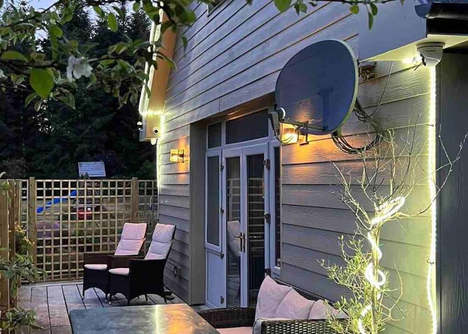 The Bird House - Coastal Lodge In Lovely Forest Setting Nr. Kinsale コーク エクステリア 写真